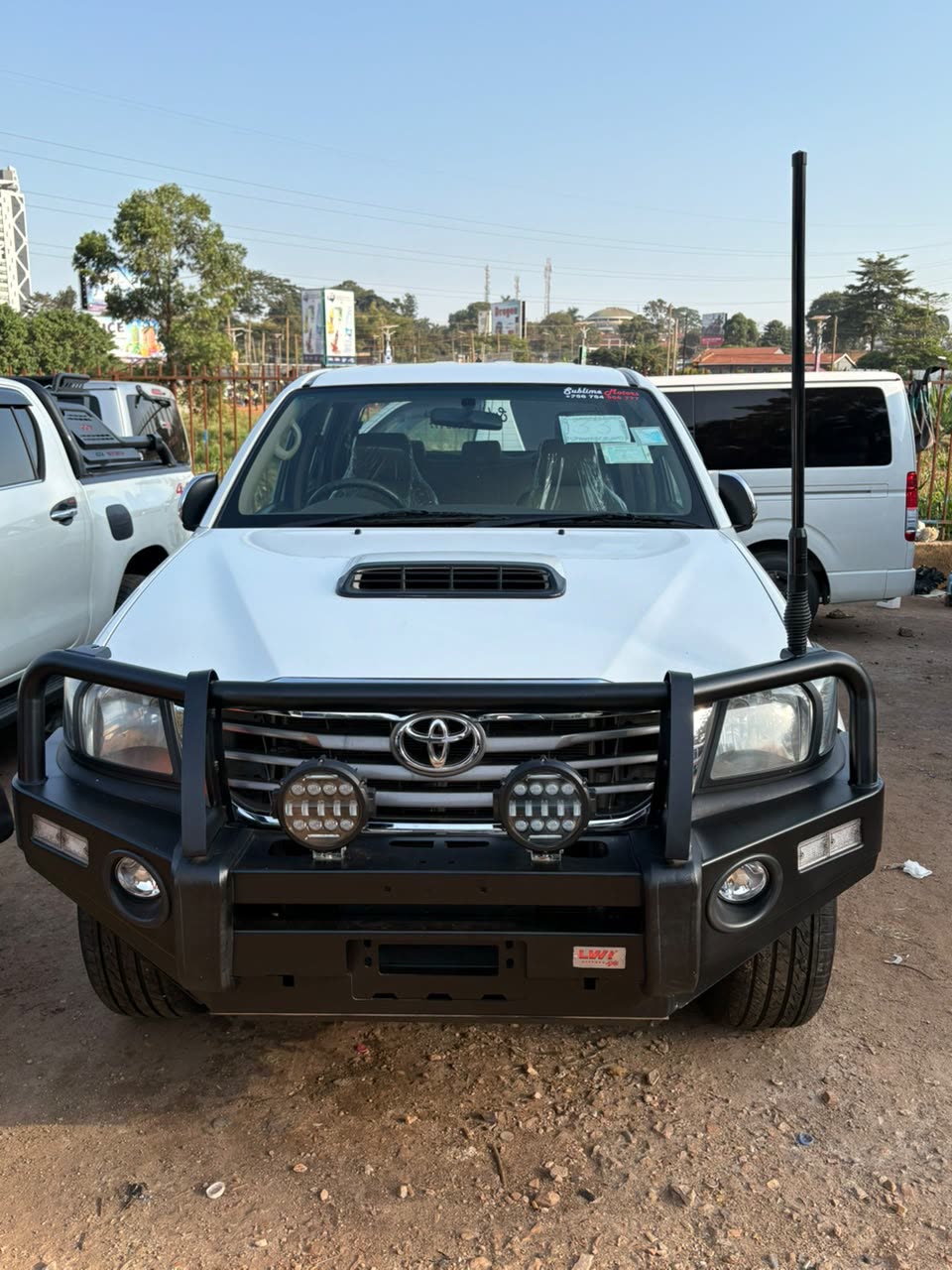 2013 Toyota Hilux Vigo — photo 2