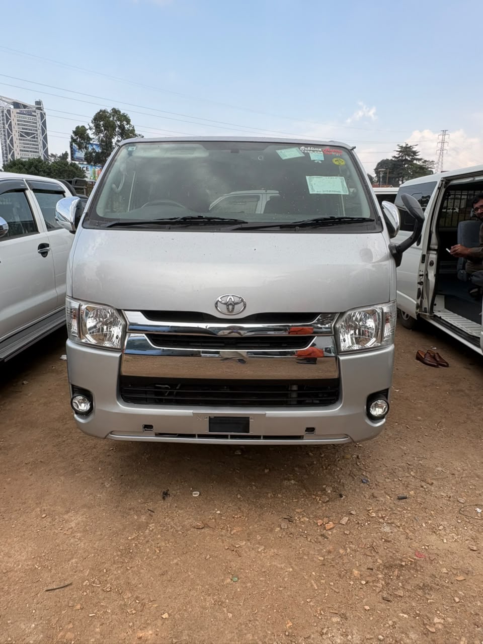 2016 Toyota Hiace super Gl — photo 2