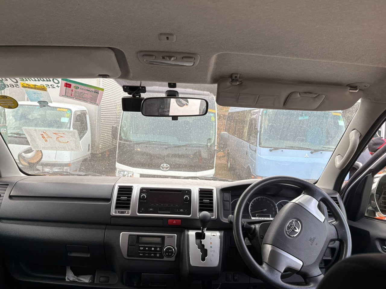 2016 Toyota Hiace super Gl — photo 3